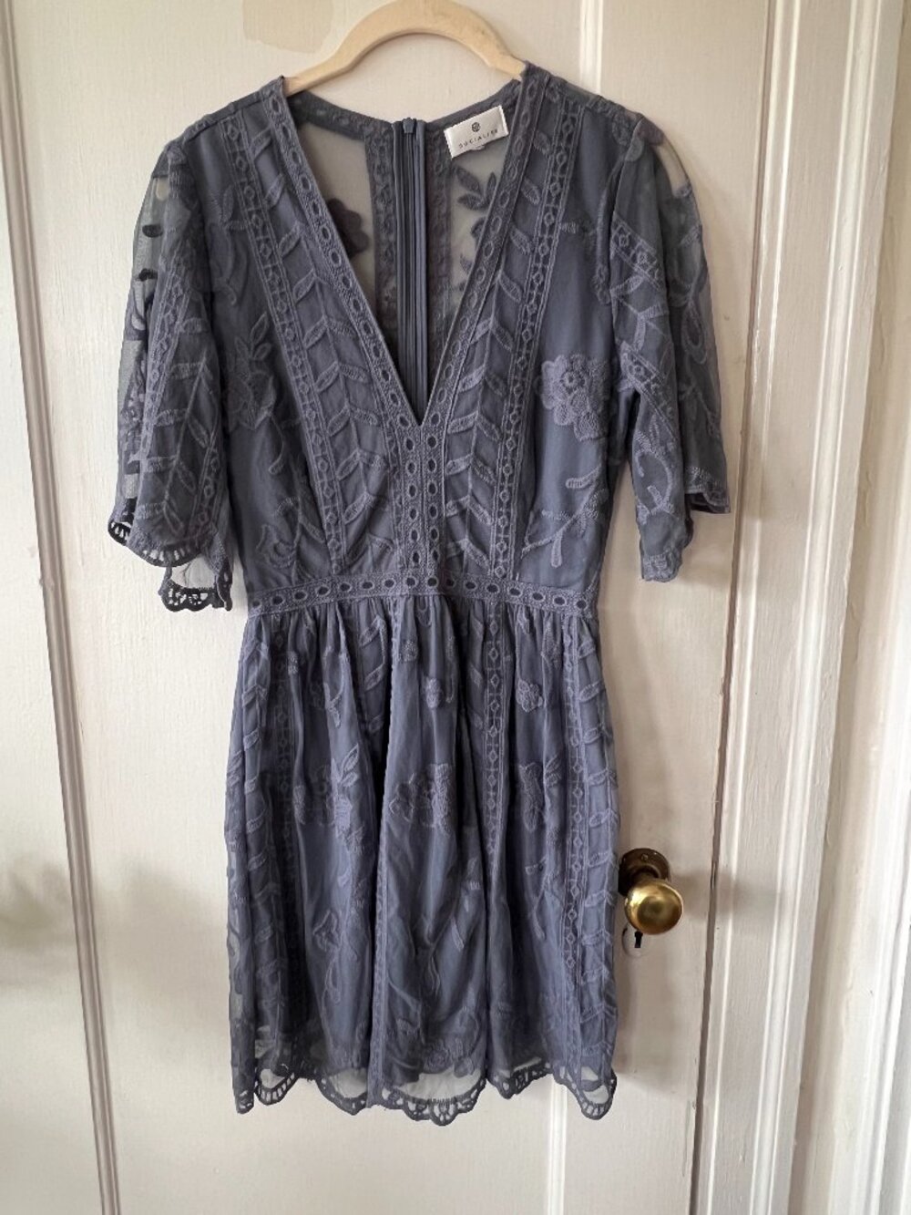 Socialite Gray Floral Lace V-Neck Mini Dress Size Small